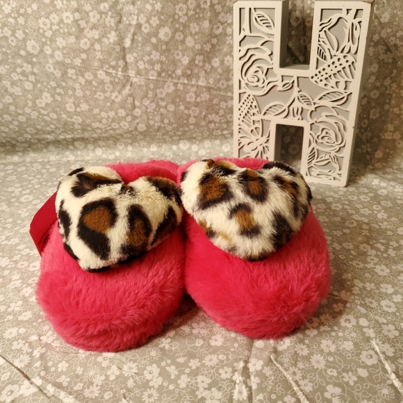 Betsey Johnson Faux Fur Slippers Scuffs *FIRM* - Picture 3 of 10